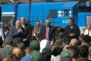 El presidente encabezó la reactivación del tren que conecta Cañada de Gómez con Rosario