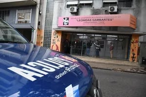 En una misma cuadra del centro de Rosario cerraron dos escuelas y una fábrica de pastas por amenazas narco