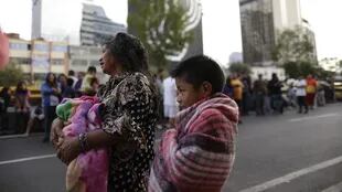 En la capital mexicana, la gente se volcó a las calles al sentir el temblor de ayer