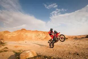 Kevin Benavides doma la moto, camino a la victoria; por segundo año consecutivo, Honda se adueñó del triunfo en el Rally Dakar