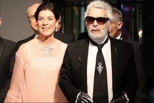 Carolina de Mónaco junto a Karl Lagerfeld, el encargado de ambientar el lugar