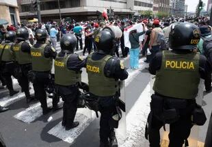 La policía de Perú contiene los disturbios