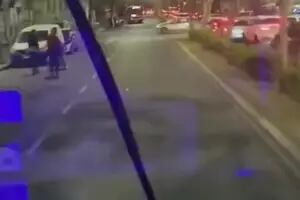 Locura al volante: se filmó manejando un colectivo a contramano por las calles de La Plata