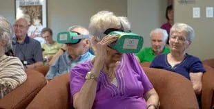 Tanto los adultos mayores como sus familiares puede formar parte de la terapia virtual 