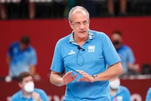 Marcelo Méndez sigue como técnico de la selección Argentina de Voleibol rumbo a Paris 2024
