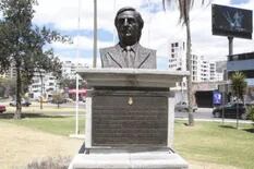 Ecuador: quitaron un busto de Néstor Kirchner por ser "símbolo de la corrupción"