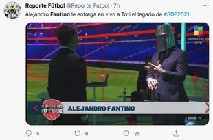 "Alejandro Fantino le entrega en vivo a Toti el legado de #SDF2021"