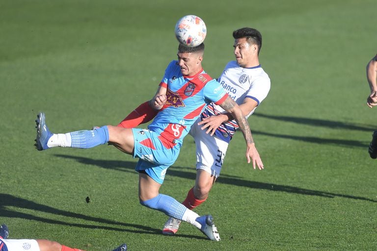 Arsenal le complicó las cosas en el debut a San Lorenzo