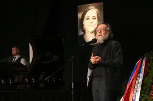 El filósofo Alexander Dugin habla durante la ceremonia de despedida final de su hija Daria Dugina en Moscú, Rusia, el martes 23 de agosto de 2022. 