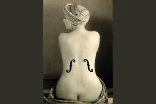  "El violín de Ingres" (1924), de Man Ray, se convirtió en la fotografía más cara de la historia al venderse por 12,4 millones de dólares