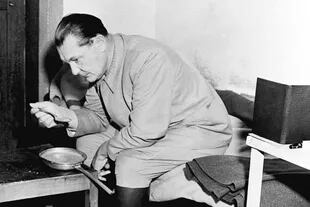 El doctor Dimsdale describe a Göring como "un hombre disoluto con un gusto por el lujo y el robo"