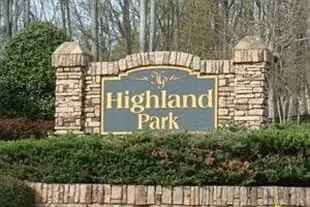 Siete delincuentes ingresaron en una casa en Highland Park Country Club