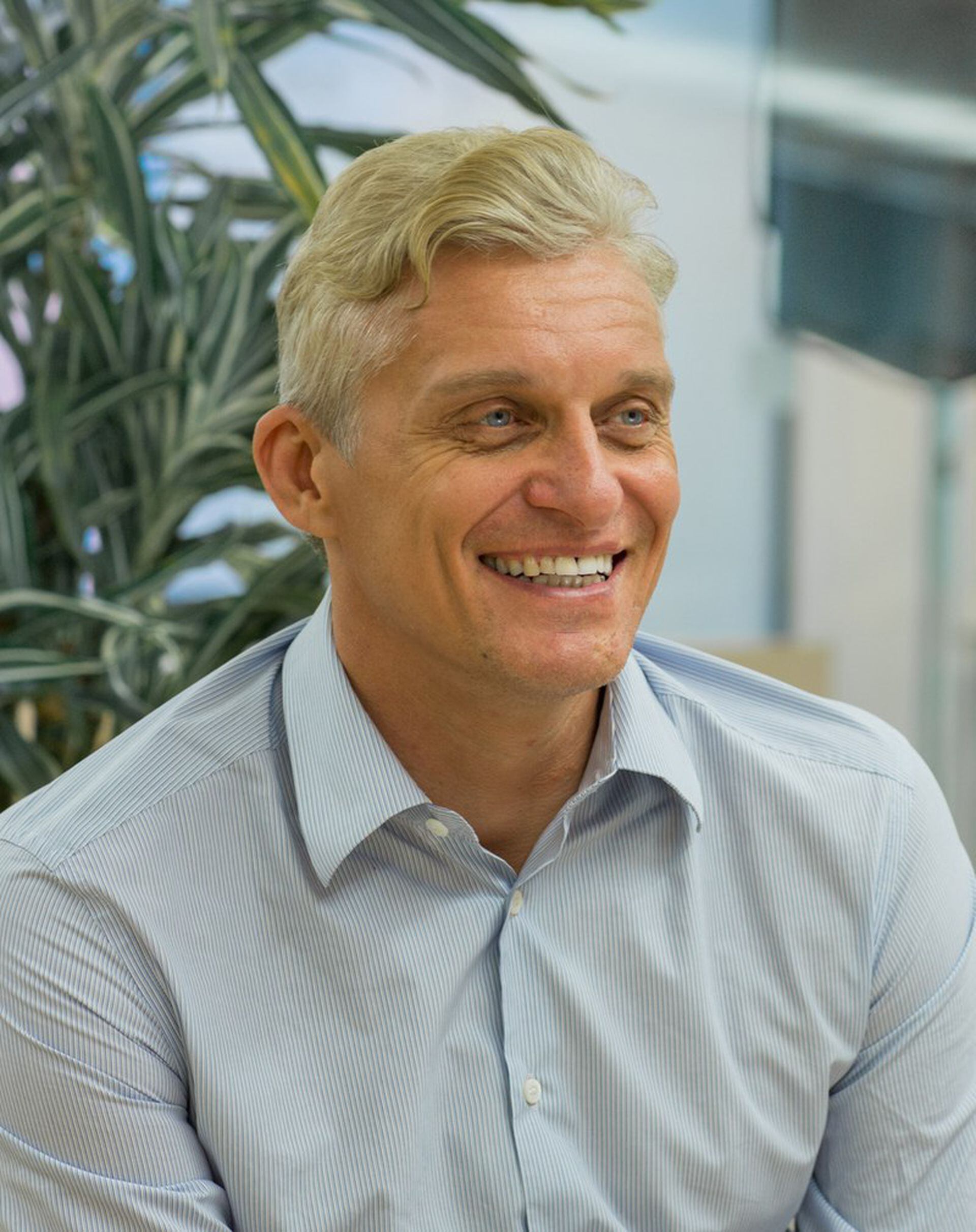 La Datcha is owned by Russian President Oleg Tinkov, 54.  Forbes estimates his net worth at $ 6.8 billion, making him the 608th richest person in the world.