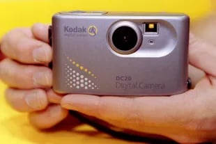 La cámara Kodak DC20 presentada en 1996 en la COMDEX de Chicago