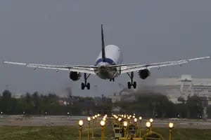 Aviones: qué pasará con las low cost y los vuelos de cabotaje en el país