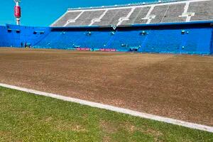 Vélez: otra derrota en un césped marrón y un fuerte reclamo de los hinchas a los dirigentes