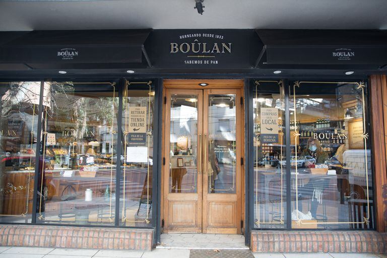 Boûlan opened his first store on Sinclair Street, Palermo, and later on Ugarteche.