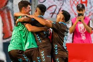 Platense dio la sorpresa, venció a Huracán en San Juan y jugará una semifinal de la Copa de la Liga
