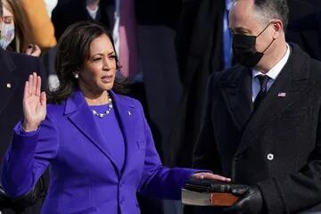 Kamala Harris prestó juramento como vicepresidenta de los Estados Unidos