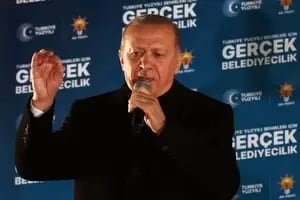La victoria aplastante de la oposición ensombrece el futuro de Recep Tayyip Erdogan