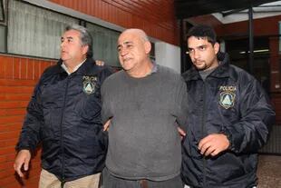 José Arce es trasladado desde la DDI de Campana a su lugar de detención, el 21 de abril de 2009