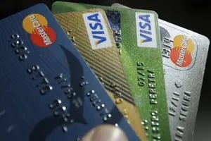 El consumo con tarjetas de crédito siguió bajando en marzo