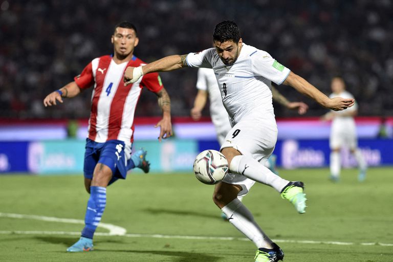 En el debut del DT Alonso, sumó tres puntos vitales con gol de Suárez; Paraguay, casi eliminado