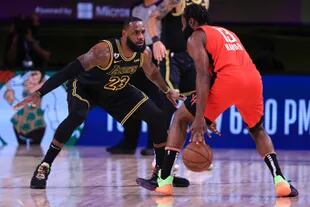 Lakers y Houston disputan el quinto punto de una de las semifinales de la Conferencia Oeste de la NBA.