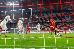 Robert Lewandowski estableció el 2 a 1 para darle el pase a la final a Bayern Munich