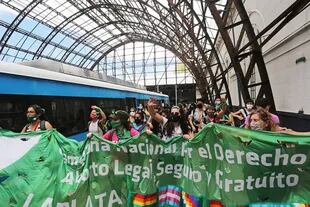El "tren verde" que llegó desde La Plata a Constitución