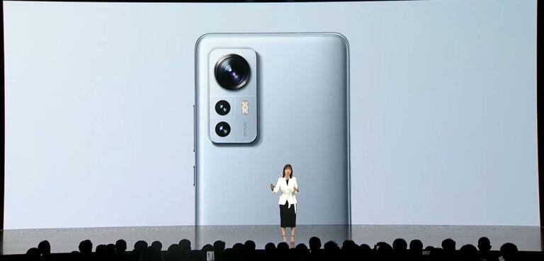 El smartphone Xiaomi 12 llega con un Snapdragon 8 Gen 1, cámara triple de 50 MP y carga rápida de 67 W