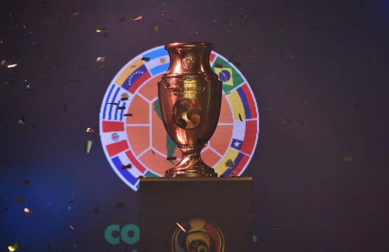 El trofeo de la Copa América: el torneo se realizaría íntegramente en Argentina