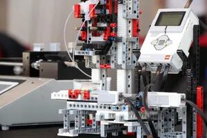 Fabricaron una bioimpresora capaz de imprimir piel humana con Legos, y quieren compartir su creación con el mundo