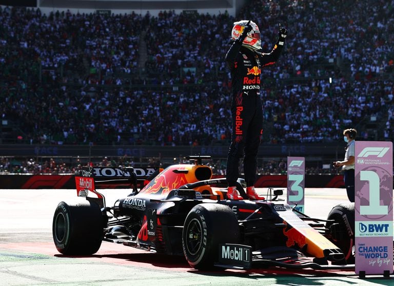 El ganador de la carrera, Max Verstappen, de Países Bajos