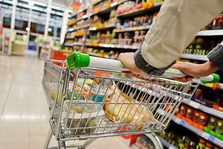 Las ventas en los locales físicos de los supermercados cayeron 1,5% respecto del mismo mes del año pasado