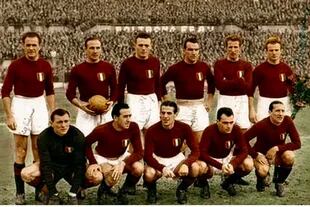 La selección de Italia de 1949, con 10 jugadores del Torino entre los titulares
