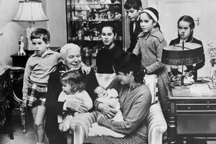 Charlie Chaplin tuvo once hijos, de los cuales ocho fueron con Oona ONeill, a la que le llevaba 25 años, y el último nació cuando él tenía 73 años