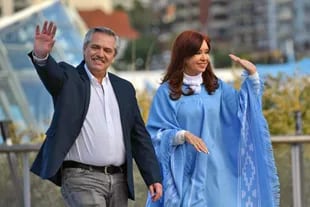 Alberto Fernández cerró su campaña en Mar del Plata, junto a Cristina Kirchner