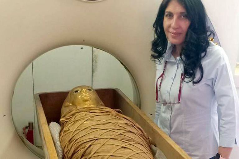 Una momia de 3000 años fue "desenvuelta" por primera vez: las impactantes imágenes de su interior