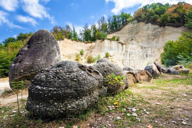Rumania: el misterio de las piedras "vivas" que crecen, se mueven y respiran