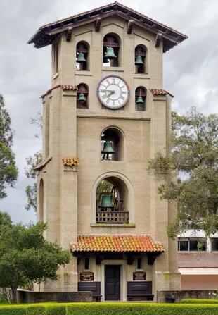 El Campanil, campanario del campus del Mills College, se mantuvo en pie después de un terremoto