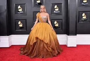 Carrie Underwood y su vestido estilo real