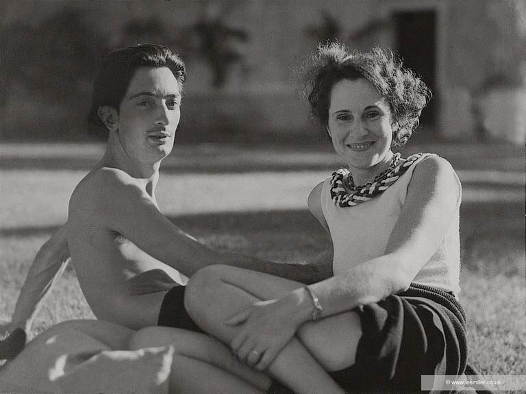 Salvador Dalí y Gala, retratados por Miller en 1930