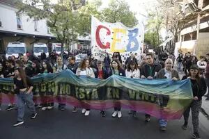 Docentes concluyen el paro con una marcha a la sede del gobierno porteño