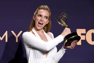 Jodie Comer con el Emmy a la mejor actriz dramática por Killing Eve