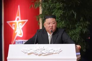 Kim Jong-un, en su discurso en el banquete military. (KCNA/KNS/dpa)