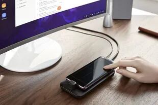 La base DeX permite usar el Galaxy S9 como un touchpad, al tiempo que lo usa de corazón de una computadora de escritorio