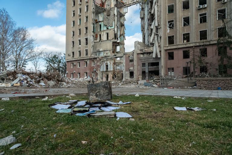 Un edificio gubernamental dañado por un misil en el centro de la ciudad de Mykolaiv.