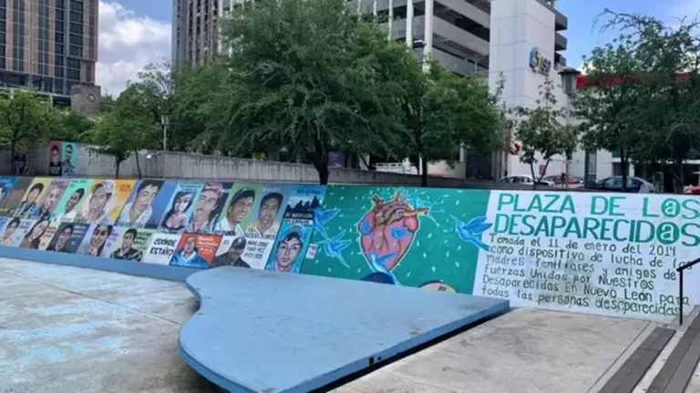 La rebautizada como plaza de los desaparecidos rememora en Monterrey a las miles de personas en paradero desconocido en el estado