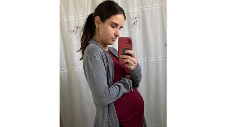 Verónica tenía 29 semanas de embarazo cuando se contagió de coronavirus. No había alcanzado a recibir la vacuna.